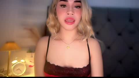 chloee online show from May 27, 6:49 pm
