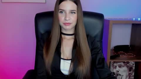 Maya online show from November 4, 7:35 am