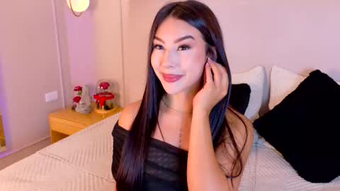 eymicooper online show from November 24, 8:33 pm