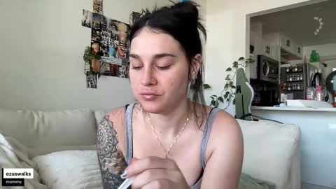 Emily online show from October 5, 8:14 pm