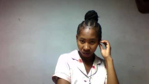 faiqua95 online show from May 14, 6:36 pm