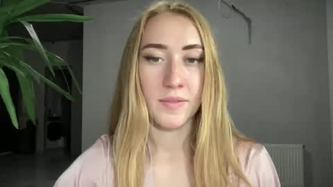 fairy_face online show from September 17, 7:45 pm