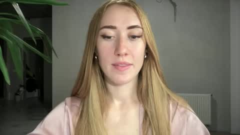fairy_face online show from September 24, 8:08 pm