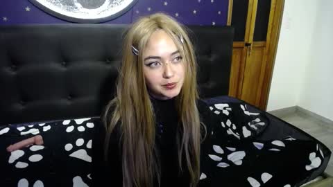 Snapshot of fairy_marie12 chatting on October 22, 5:23 am Marie online show from October 22, 5:23 am