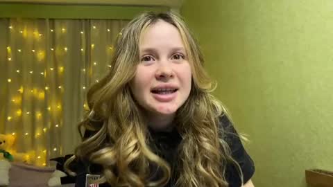 Snapshot of fairyilona chatting on December 24, 2:12 pm Ilona online show from December 24, 2:12 pm