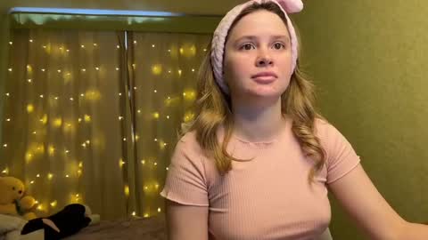 Snapshot of fairyilona chatting on December 25, 7:35 am Ilona online show from December 25, 7:35 am