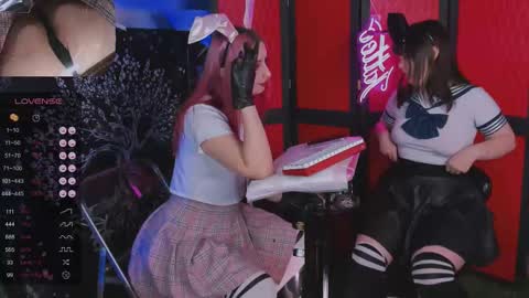 Snapshot of faketattoo chatting on December 20, 5:29 pm Angelina and Alice online show from December 20, 5:29 pm