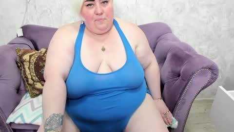 Snapshot of fashiona chatting on March 7, 10:32 pm fashiona online show from March 7, 10:32 pm