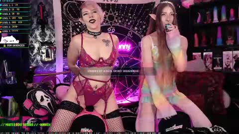  Lily  Waifu  online show from May 8, 2:04 am