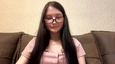 Aurora 18yo online show from March 26, 9:33 am