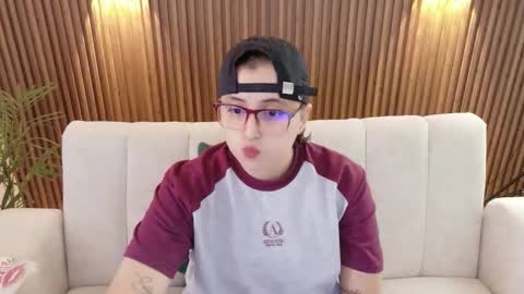 Feelena online show from December 19, 7:39 pm