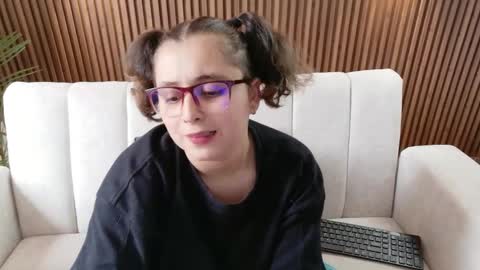 Feelena online show from December 13, 7:53 pm