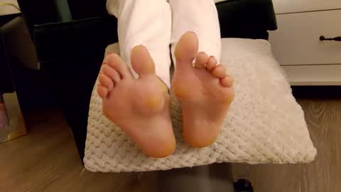 FeetVibe online show from December 4, 9:22 am