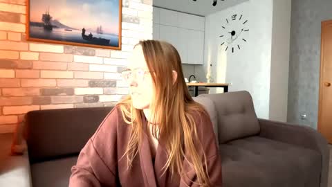 Mary online show from April 1, 1:41 pm