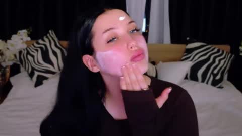 Felicia Herceg online show from November 23, 6:09 pm