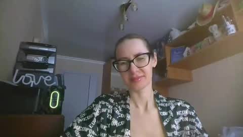 feraliss online show from March 11, 11:47 am