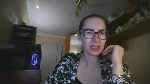 feraliss online show from April 3, 9:46 pm