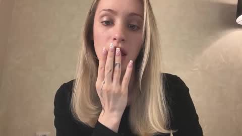 Lisa online show from November 22, 9:01 am