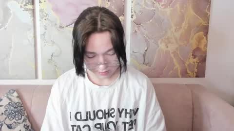 fiamoory online show from May 27, 1:27 am