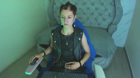   online show from February 5, 3:48 pm