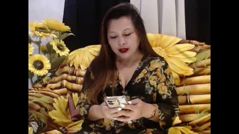 Yhen online show from May 18, 8:15 pm