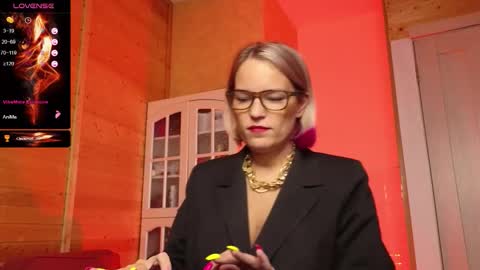 Lady online show from December 17, 9:19 pm