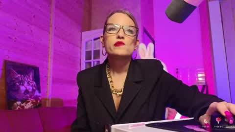 Lady online show from May 14, 6:36 pm