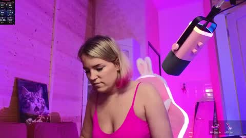 Lady online show from May 21, 6:39 pm