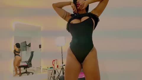 fitnessmommyy online show from September 25, 3:22 pm