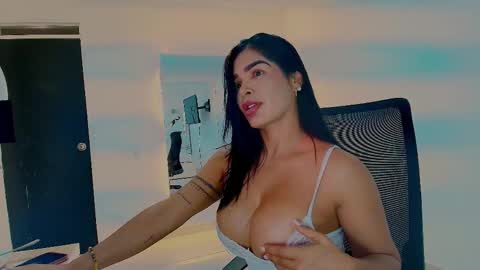 fitnessmommyy online show from September 29, 5:29 pm