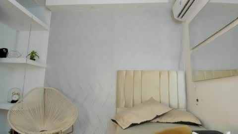 Flavia online show from May 7, 1:04 pm