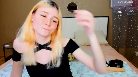 FlexiMona online show from October 10, 9:36 am