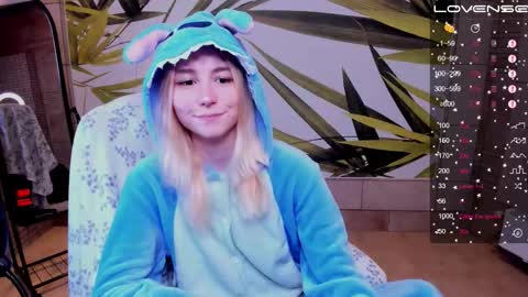 FlexiMona online show from October 19, 8:38 am