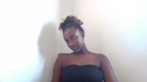 flirty_arrya online show from April 4, 2:05 pm