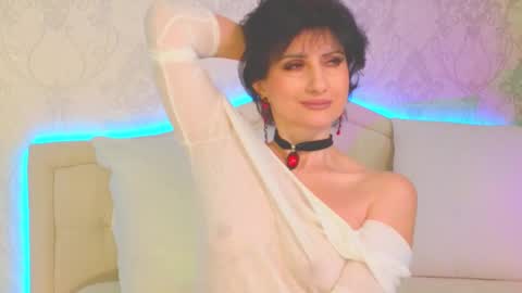 Snapshot of flor_vi chatting on December 7, 11:07 am Victoria create your account through my link online show from December 7, 11:07 am