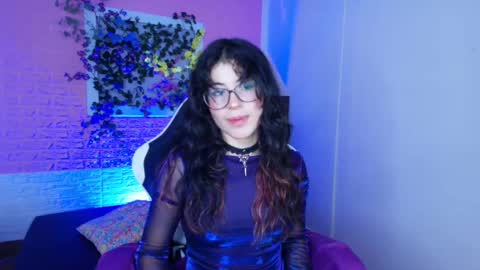 flora_blue online show from October 5, 12:10 pm