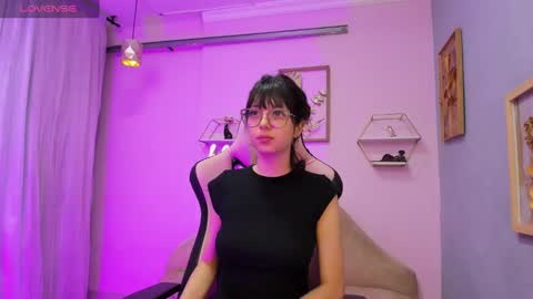 Snapshot of flower_dulce chatting on December 18, 11:34 am Dulce online show from December 18, 11:34 am
