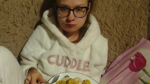 Snapshot of flowercandydoll chatting on December 23, 7:20 pm say meow and send tip online show from December 23, 7:20 pm