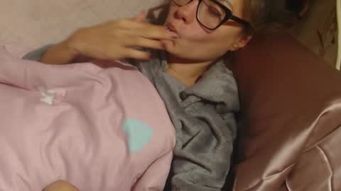 Snapshot of flowercandydoll chatting on September 27, 7:10 pm say meow and send tip online show from September 27, 7:10 pm