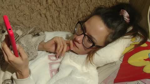 Snapshot of flowercandydoll chatting on January 16, 6:27 pm say meow and send tip online show from January 16, 6:27 pm