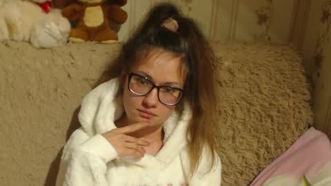 Snapshot of flowercandydoll chatting on December 15, 9:42 pm say meow and send tip online show from December 15, 9:42 pm