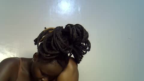 flowerdiva002 online show from January 6, 6:00 pm