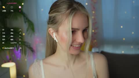 Snapshot of fluffy_angel chatting on January 17, 9:17 am Adeline online show from January 17, 9:17 am