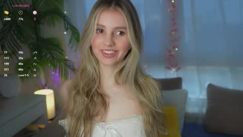 Snapshot of fluffy_angel chatting on February 5, 8:43 am Adeline online show from February 5, 8:43 am