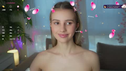 Snapshot of fluffy_angel chatting on January 10, 8:40 am Adeline online show from January 10, 8:40 am