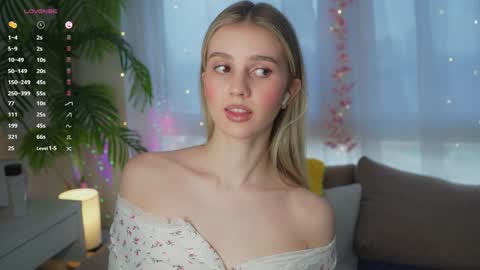 Snapshot of fluffy_angel chatting on February 6, 8:07 am Adeline online show from February 6, 8:07 am
