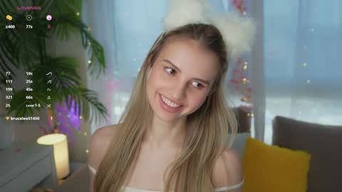 Snapshot of fluffy_angel chatting on December 26, 8:07 am Adeline online show from December 26, 8:07 am