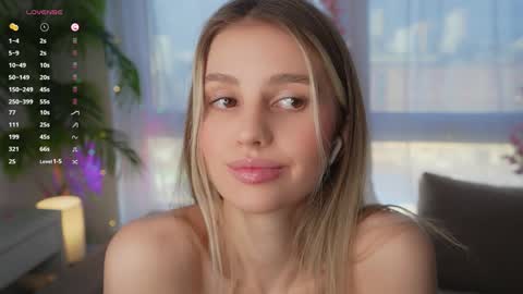 Snapshot of fluffy_angel chatting on January 9, 8:55 am Adeline online show from January 9, 8:55 am