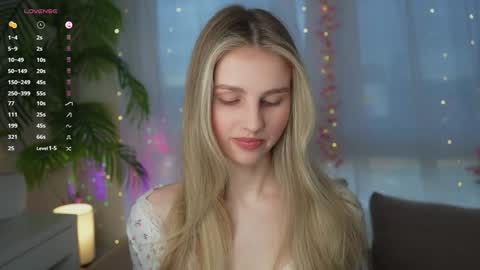 Snapshot of fluffy_angel chatting on February 3, 11:20 am Adeline online show from February 3, 11:20 am