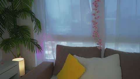 Snapshot of fluffy_angel chatting on December 13, 9:04 am Adeline online show from December 13, 9:04 am